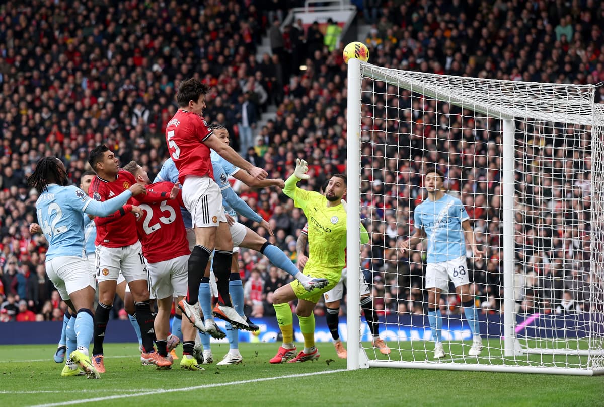  Manchester United vs Man City LIVE: Premier League match stream, latest score, goal updates and fan reaction