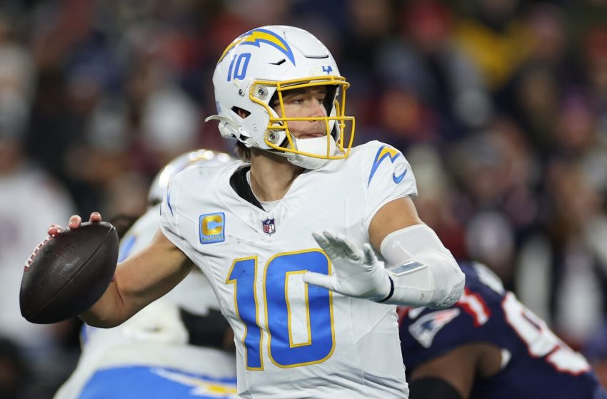  Mike McDaniel: Critical that we don’t rely too heavily on Justin Herbert going above and beyond