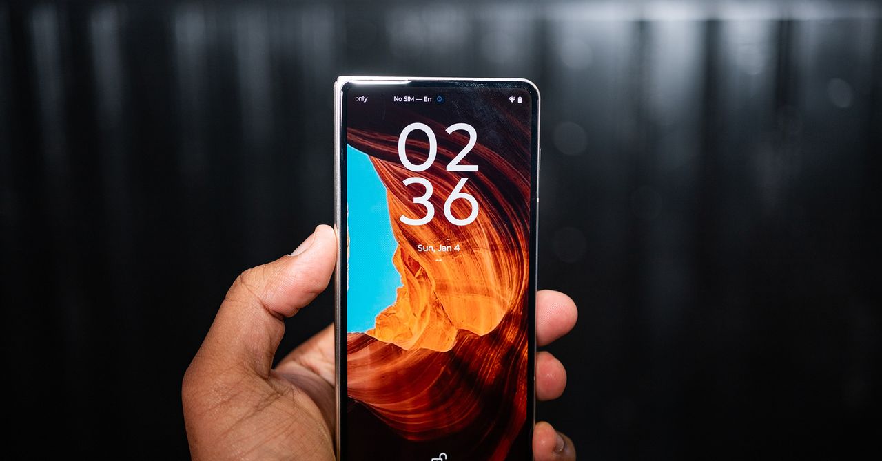  Motorola Razr Fold Book-Style Foldable: Specs, Details, Release Date