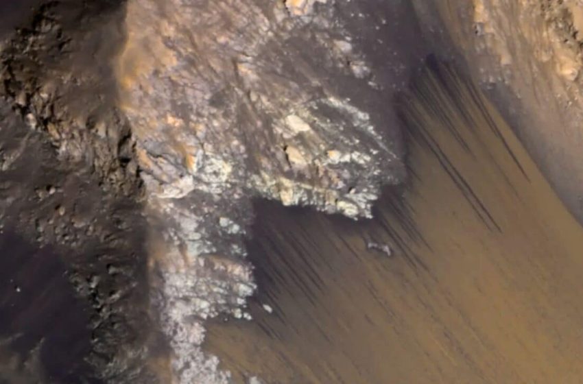  The “Special Regions” on Mars Where It Is Totally Forbidden to Explore, for a Haunting Reason