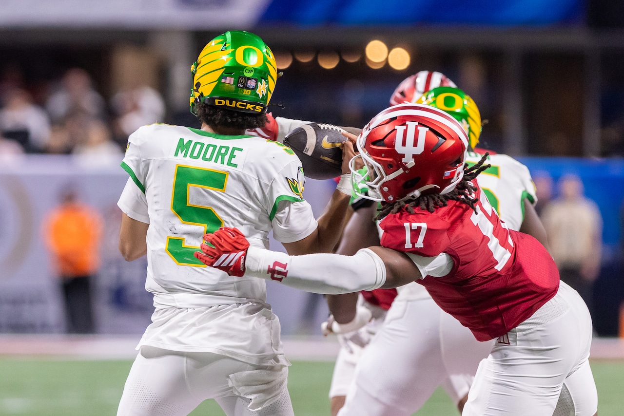  No. 5 Oregon Ducks vs. No. 1 Indiana Hoosiers: Live CFP Peach Bowl updates