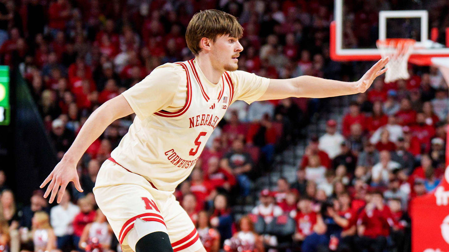  No. 7 Nebrasketball Tops Washington as Braden Frager Suffers Injury