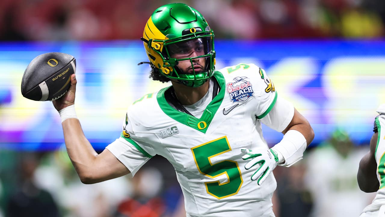  Oregon QB Dante Moore declines to enter 2026 NFL Draft, will return to school