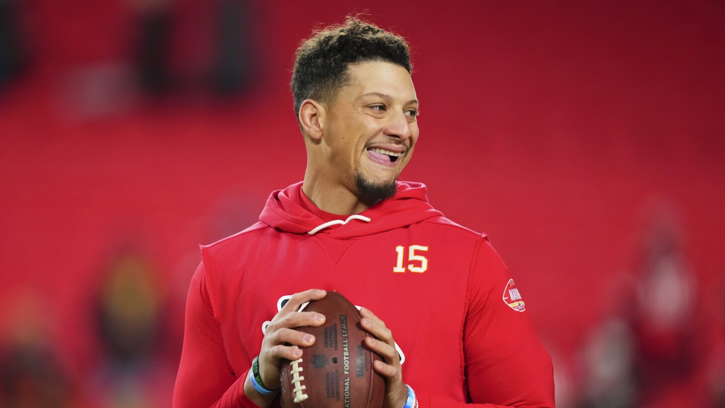  Patrick Mahomes targeting Week 1 return with “no restrictions”