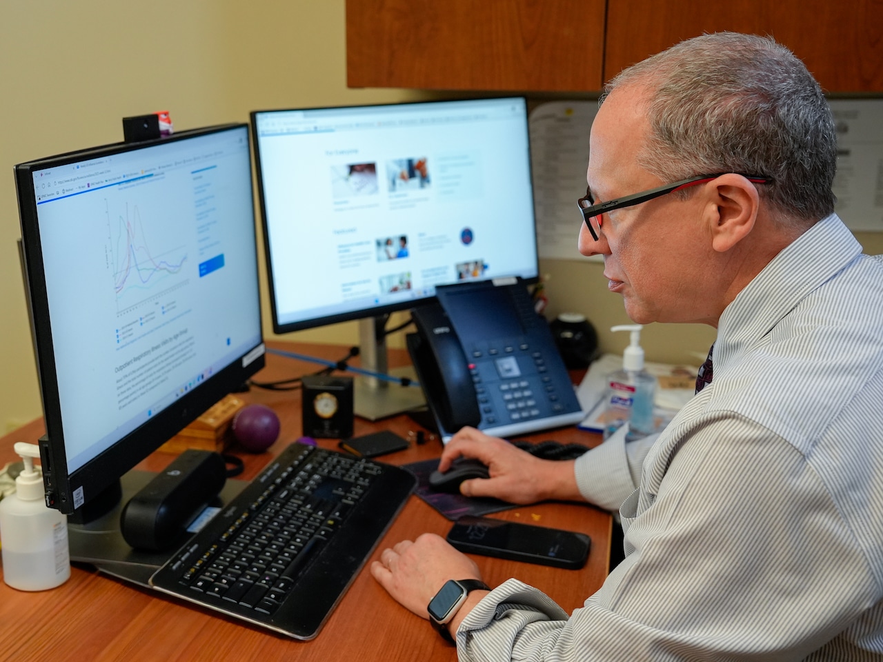  Flu cases spike in Pa., packing emergency rooms and leading to dozens of deaths