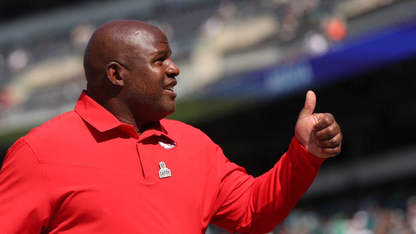 Reports: Chiefs plan to hire Eric Bieniemy as their offensive coordinator