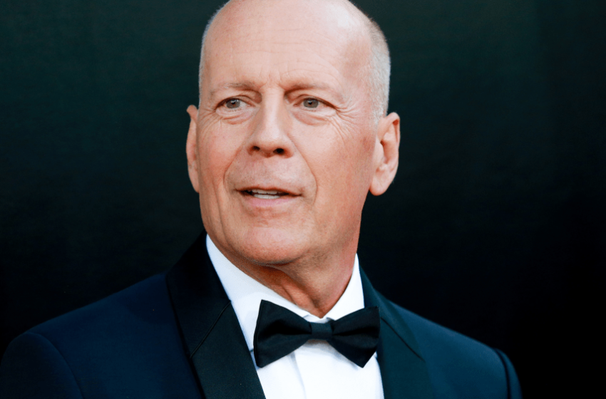  Bruce Willis ‘Doesn’t Know’ He Has Dementia, Recognizes His Family