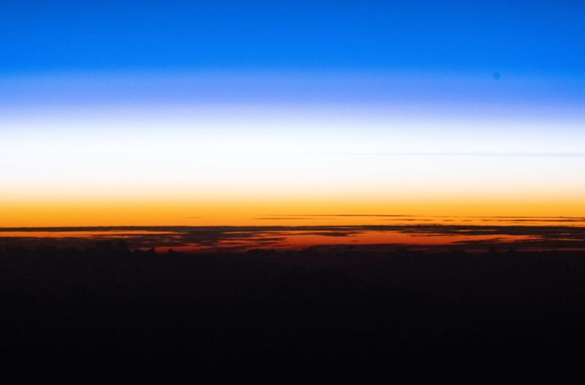  Astronaut sees sunset from space photo of the day for Jan. 27, 2026