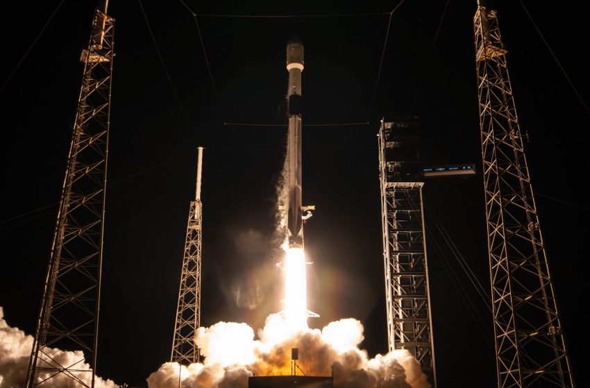  SpaceX launches advanced GPS satellite for US Space Force (photos)