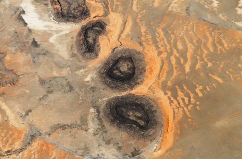  NASA Spots Eerie Black Spots in the Sahara Making Dunes Vanish on One Side and Grow On the Other