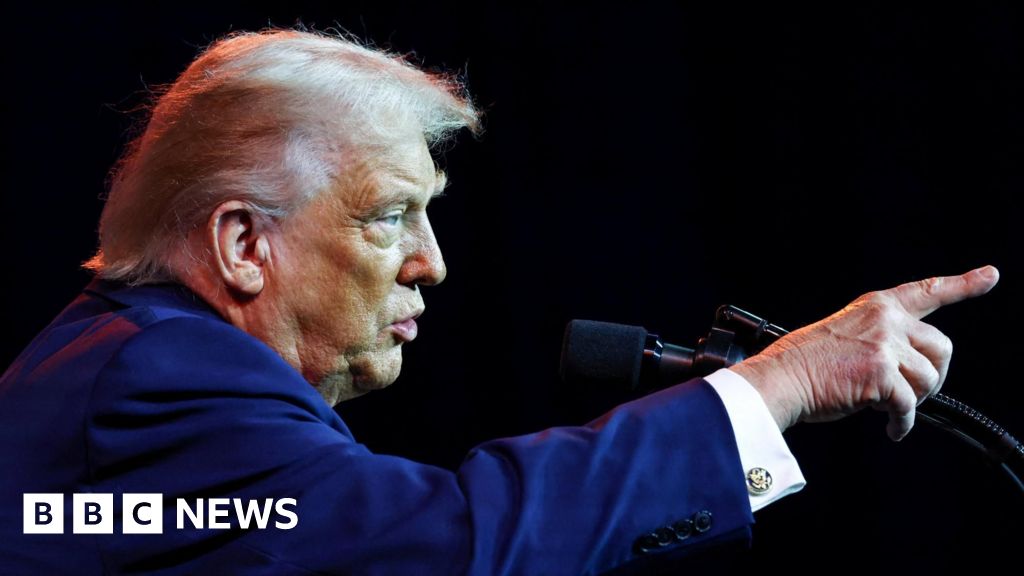  Trump warns of more Nigeria airstrikes if Christians ‘continue to be killed’