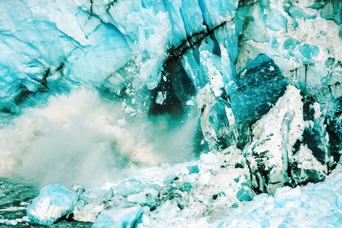  Doomsday Glacier Bombarded by Earthquakes