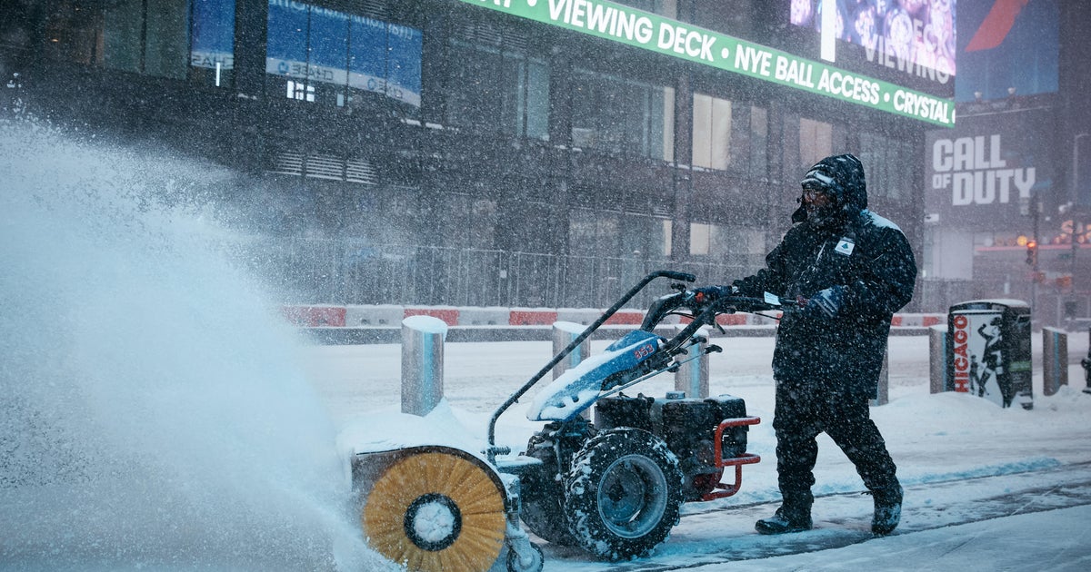  Dangerous winter storm arrives in NYC, Tri-State Area with heavy snow, sleet