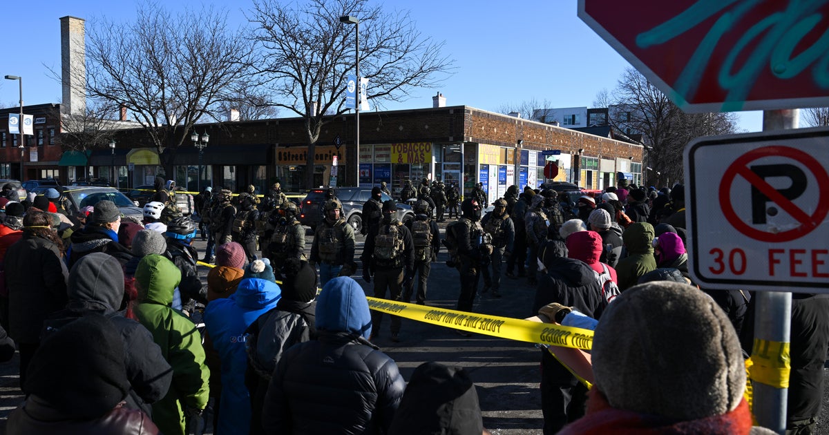  Federal agents fatally shoot another Minneapolis resident, prompting clash with protesters
