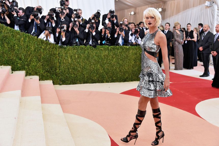 Taylor Swift struts the Met Gala carpet in 2016.
