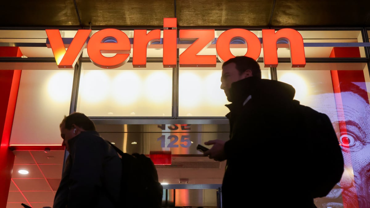  Verizon outage today: Affected customers can claim $20 account credit. Here’s how.