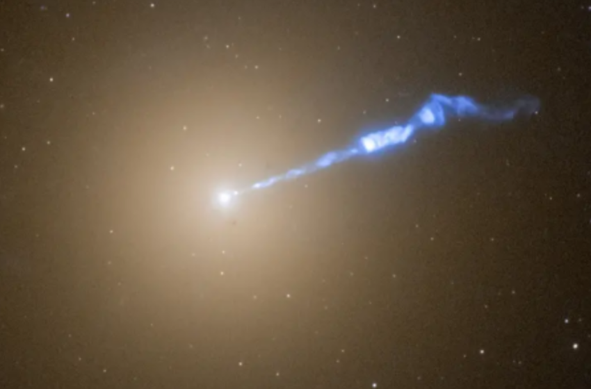  Astronomers watch 1st black hole ever imaged launch a 3,000‑light‑year‑long cosmic jet from its glowing ‘shadow’