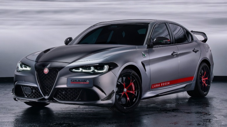 Alfa Romeo Giulia Quadrifoglio Luna Rossa special edition front 3/4
