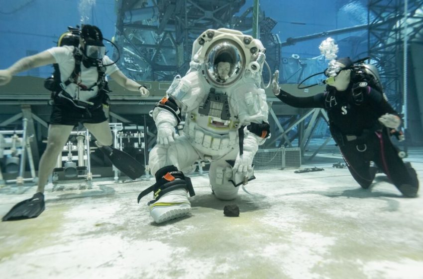  Former astronaut on lunar spacesuits: “I don’t think they’re great right now”