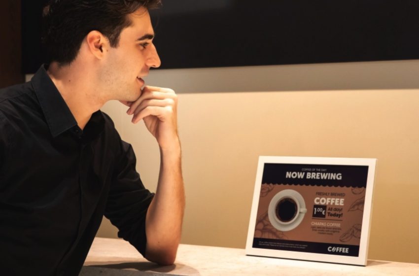  Samsung’s Cool New Gadget Has The First Display Of Its Kind In The World