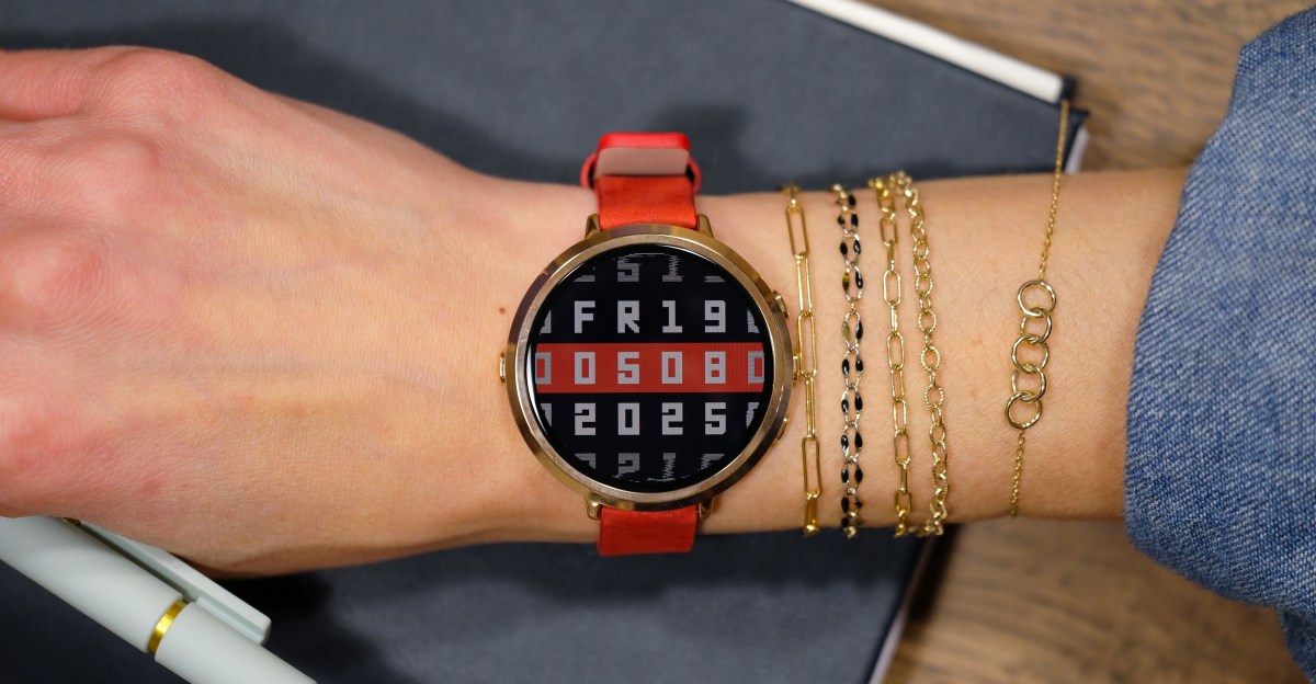  Pebble’s round smartwatch is getting a reboot
