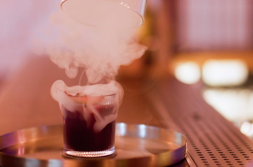  Diagnostic dilemma: Liquid-nitrogen-infused cocktail popped a man’s stomach like a balloon