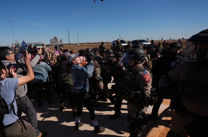  Judge orders 5-year-old and dad released from ICE detention : NPR