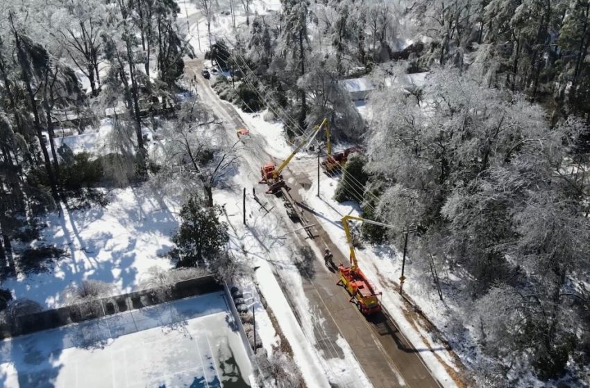  Mississippi sending 135 snowplows to help clear ice and snow from highways