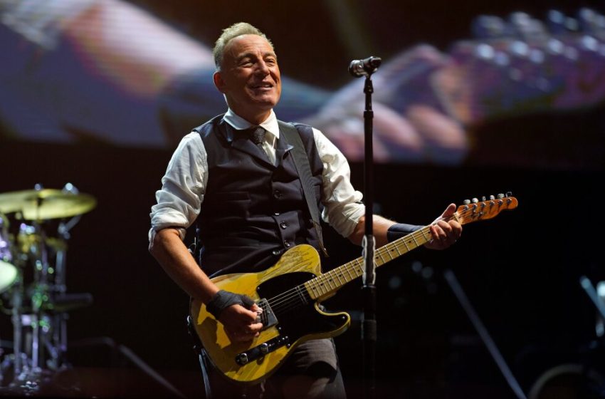  Bruce Springsteen dedicates new song to Minneapolis