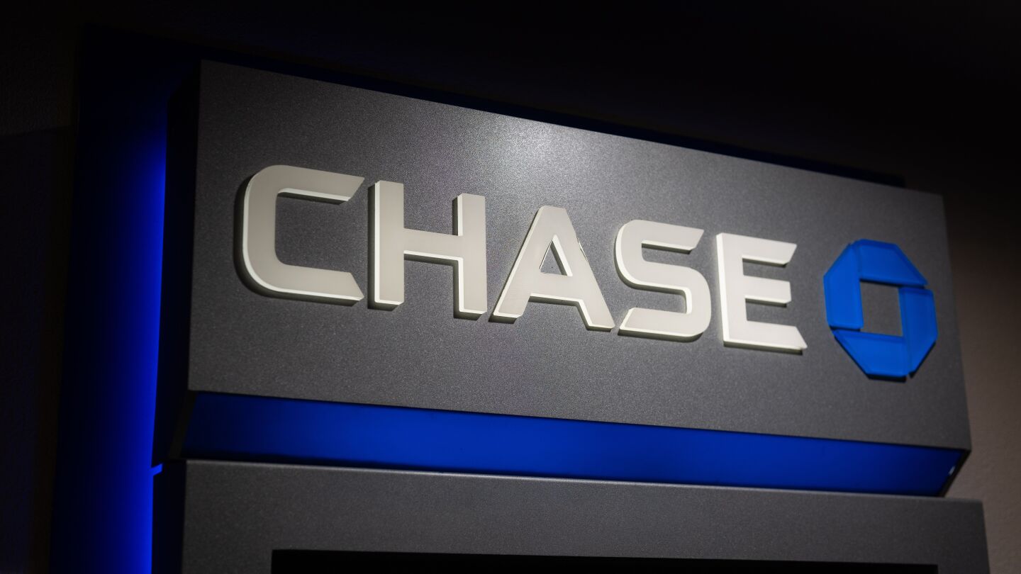  As Trump’s deadline for a cap on credit card rates looms, banks have only questions and no answers