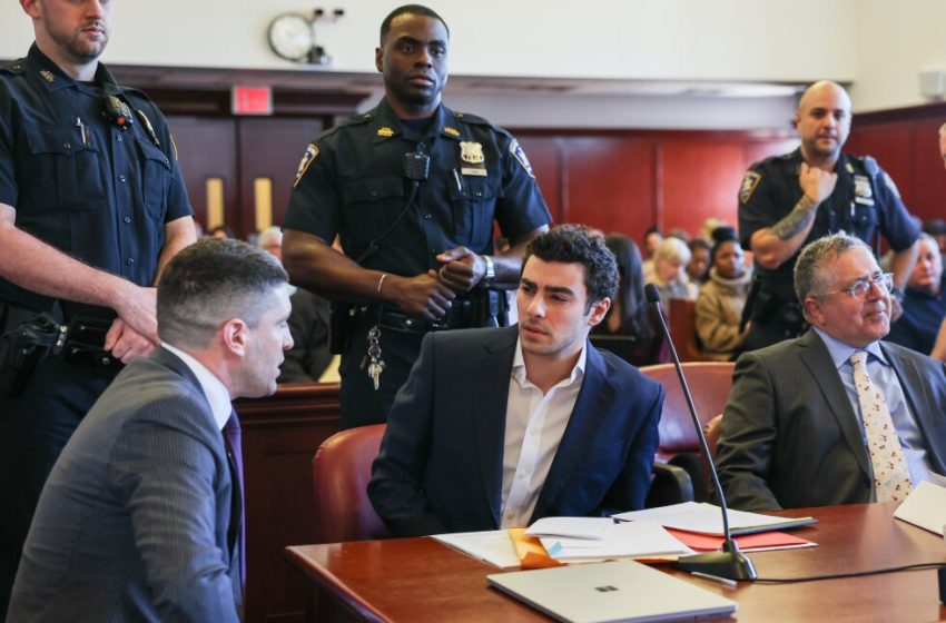  A man impersonating FBI agent attempts to free Luigi Mangione