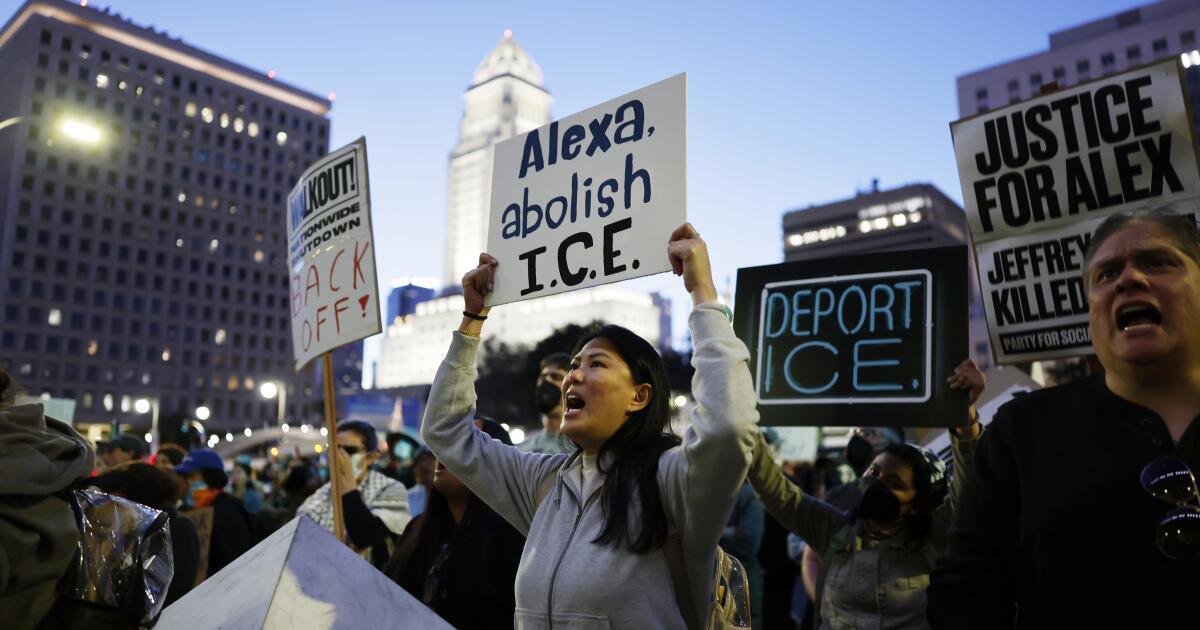  Demonstrators take to the streets of L.A. in protest of Minneapolis shooting; police order them to disperse