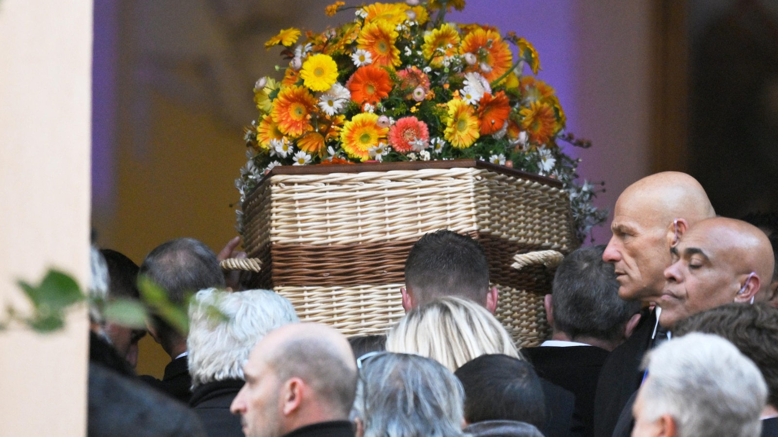  Saint-Tropez bids adieu to Brigitte Bardot with a funeral and public homage