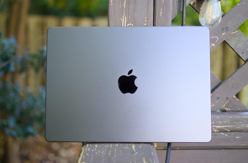  Tim Cook confirms a week of Apple product reveals