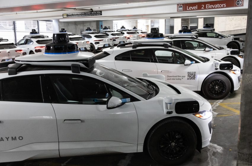  Waymo Starts Testing Self-Driving Cars In Chicago — But With Drivers, For Now