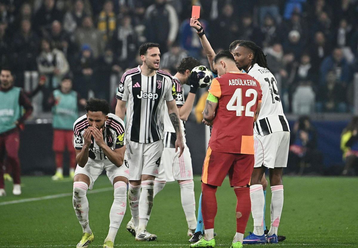 Lloyd Kelly received a controversial red card on Wednesday