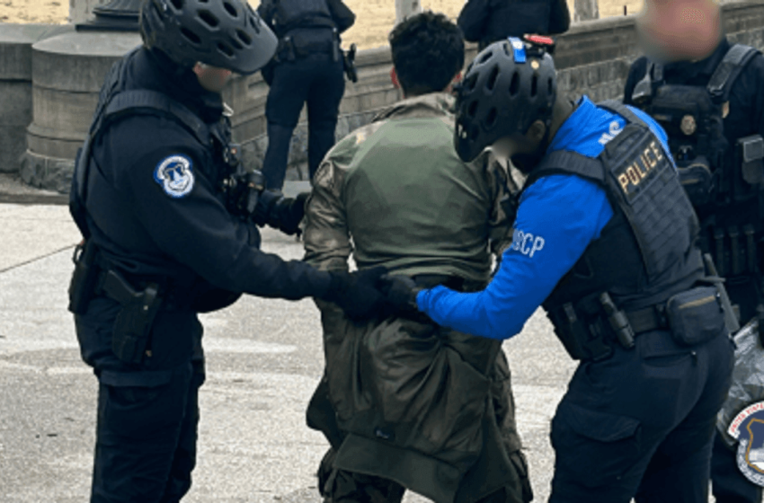  18-year-old with loaded shotgun detained after running toward the US Capitol