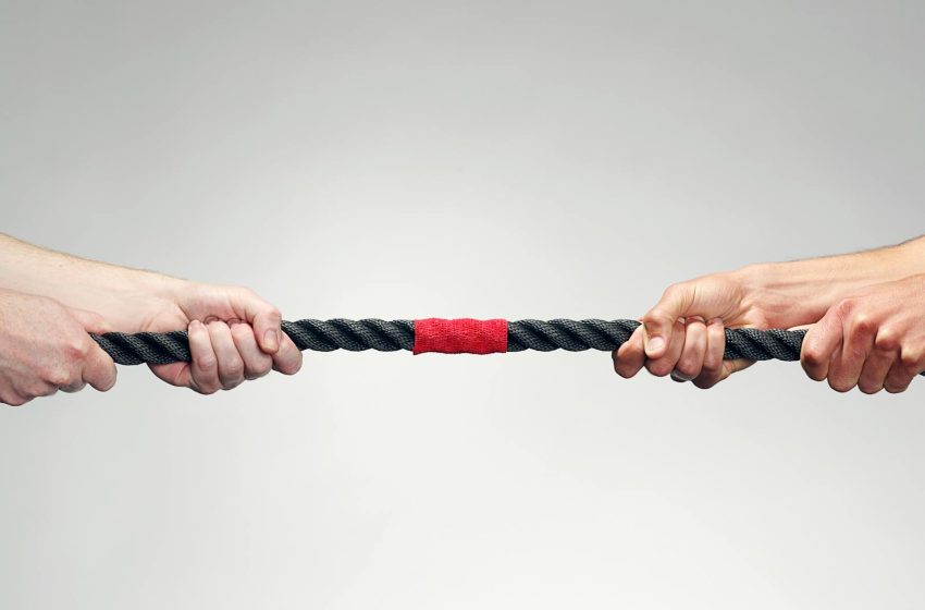  Bitcoin is in a “macro tug-of-war” as asset struggles to recover