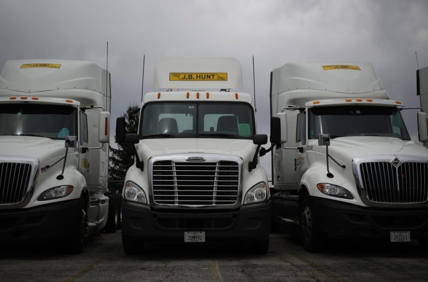  Trucking and logistics stocks drop on release of AI freight scaling tool