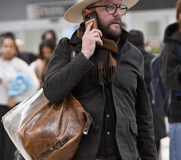  Shameless Kiefer Sutherland’s brazen behavior as he breaks cover after alleged Uber driver attack… but friends admit his secret fear