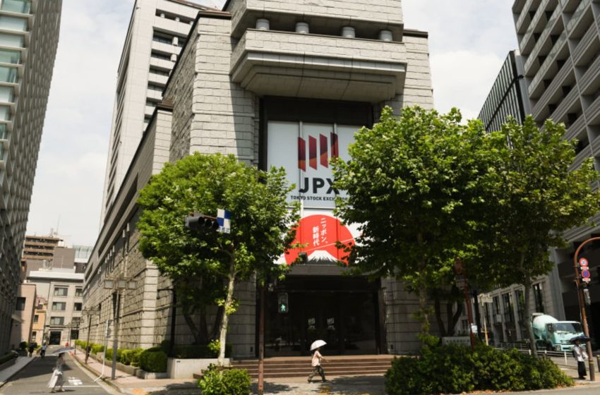  Asia markets make cautious start, oil rises on U.S.-Iran talks