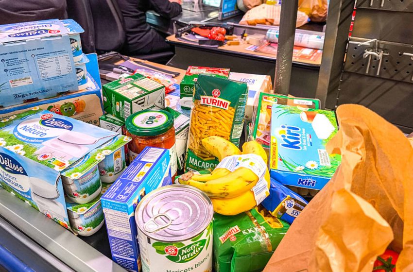  Euro zone inflation cools to 1.7% in January