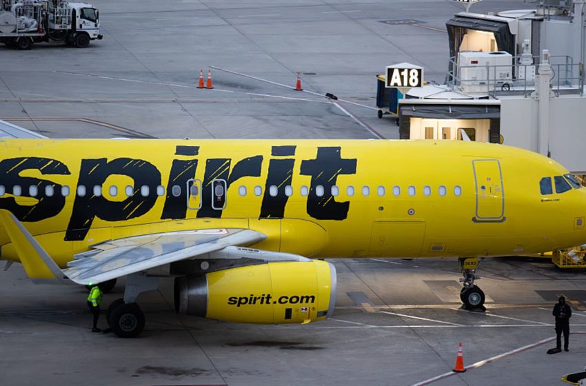  Spirit Airlines sells planes, calls back furloughed flight attendants