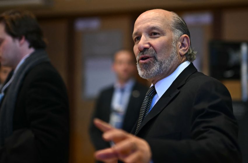  Massie calls for Commerce Secretary Lutnick to resign