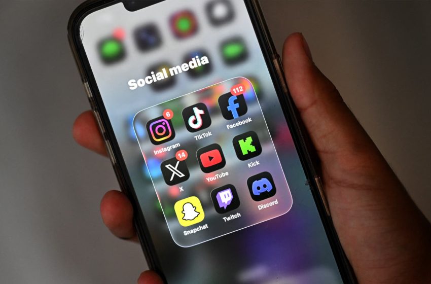  Spain to ban social media for under 16s in crackdown on tech giants