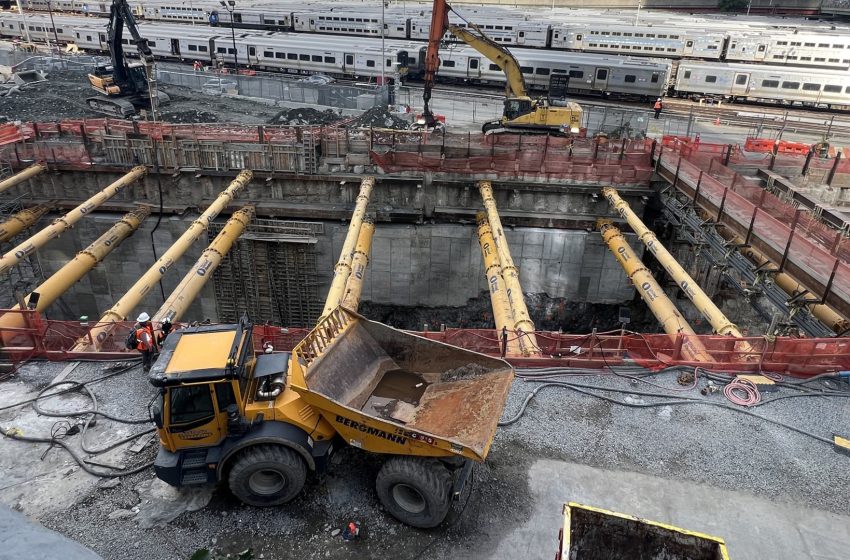  U.S. judge unfreezes funding for $16 billion New York City tunnel project