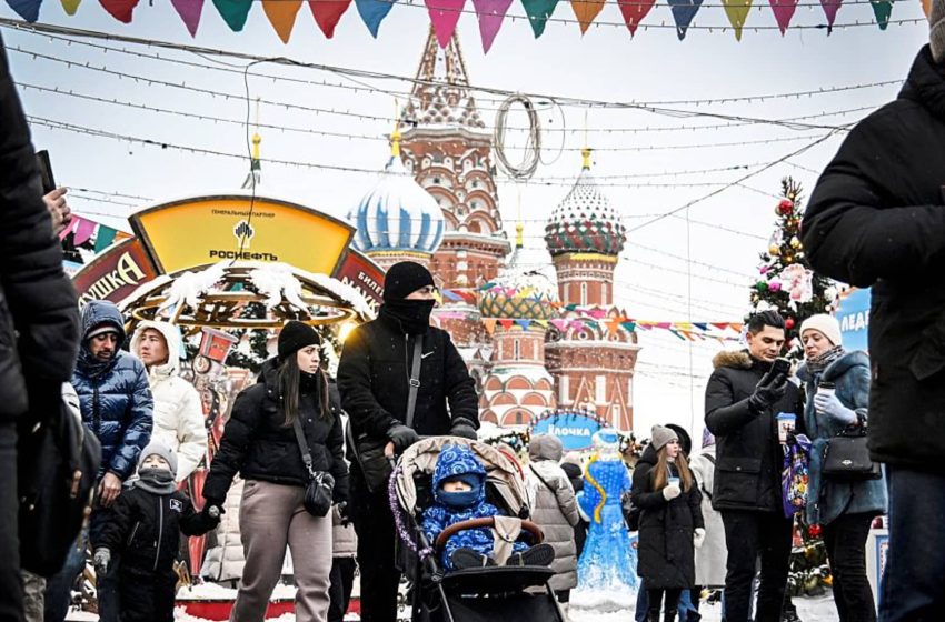  Russia blocks WhatsApp as messaging app crackdown