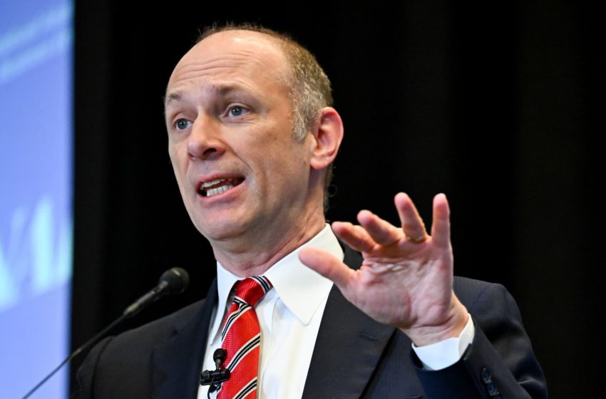  Fed’s Goolsbee calls for a hold on cuts as current rate of inflation is ‘not good enough’