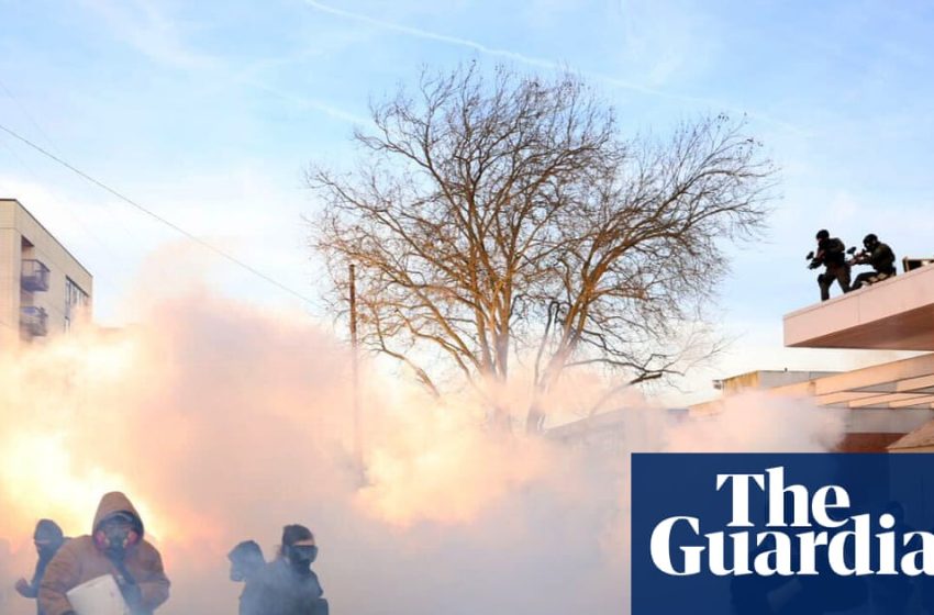  Judge temporarily halts ICE from using teargas and projectiles on protesters in Portland | Portland