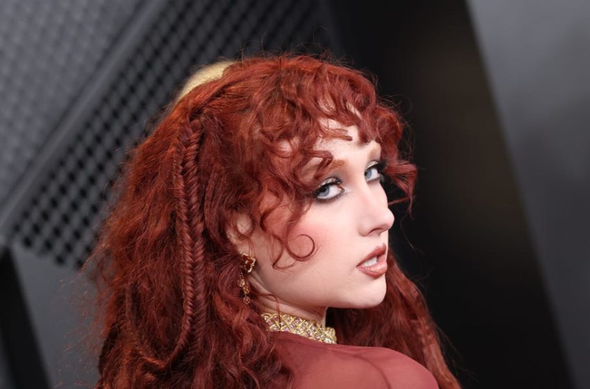  Chappell Roan’s Grammys Red Carpet Look Features Nipple Rings
